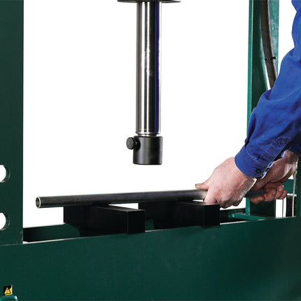 53416000 - Hydraulic Workshop Press 60 Tonne Hand/Foot Operated